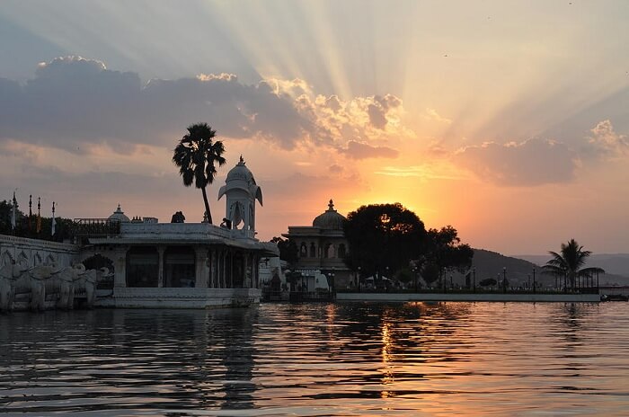 lake pichola udaipur